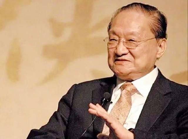 外界评价古龙：“身高156公分，头大如斗，其貌不扬”