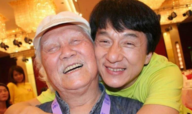 成龙原名陈港生,为何儿子姓房?这其中又有怎样的故事?