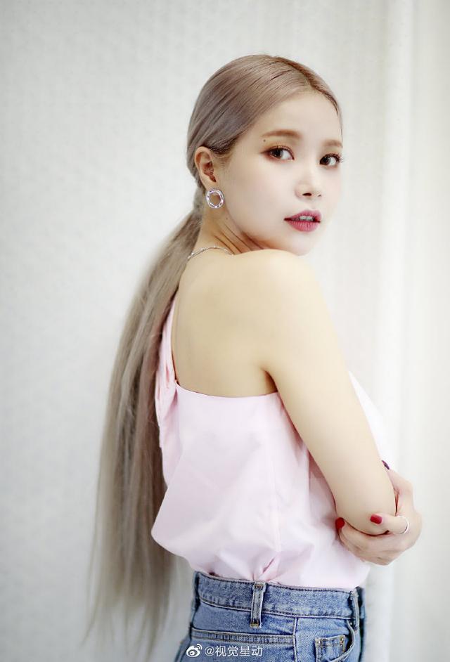 金容仙拍摄写真大片来袭，肤白貌美气质佳，眼神狙击太可了