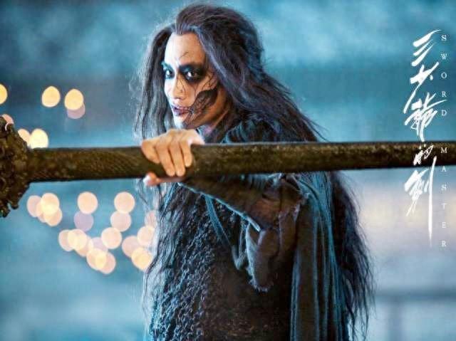 外界评价古龙：“身高156公分，头大如斗，其貌不扬”