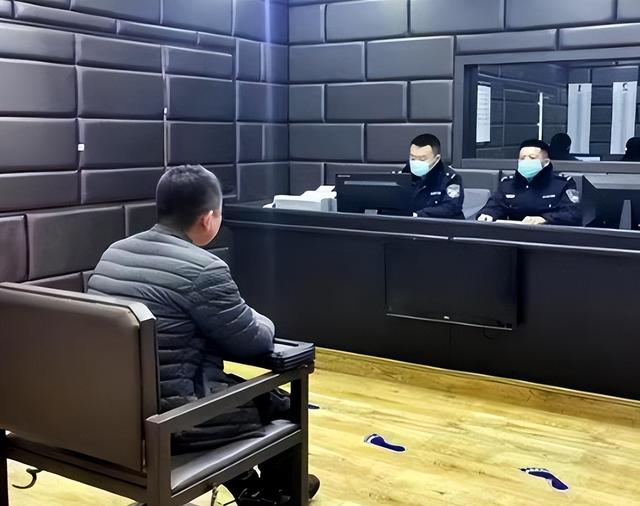 2011年,农大博士男扮女装27刀捅死怀孕妻子,他究竟经历了什么?