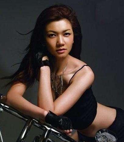 戏剧逆袭!女排最美高材生,成“中国国际超模”,嫁40岁富豪老公