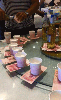 她是主演《肉蒲团》的3D女神，如今混迹直播间，颜值大变