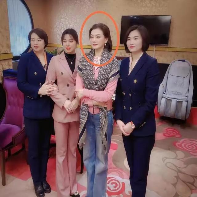 58岁宋祖英近况罕见曝光：住北京豪宅，身材丰腴，皮肤光滑不显老