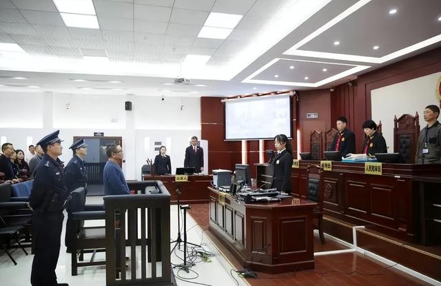 2011年,农大博士男扮女装27刀捅死怀孕妻子,他究竟经历了什么?