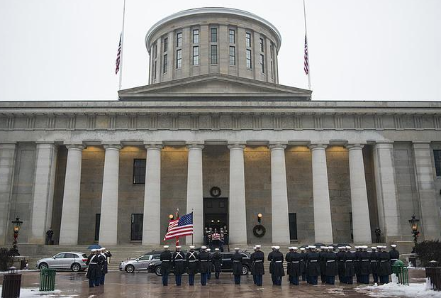 1998年美国温顺杂交犬深夜将女主人折磨致死，调查后原因令人心酸