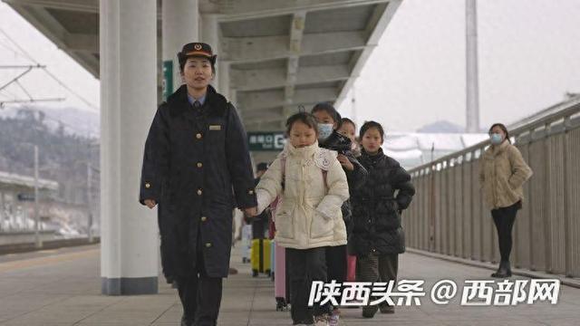 从讲台到站台 铁路支教老师孟露的温馨承诺