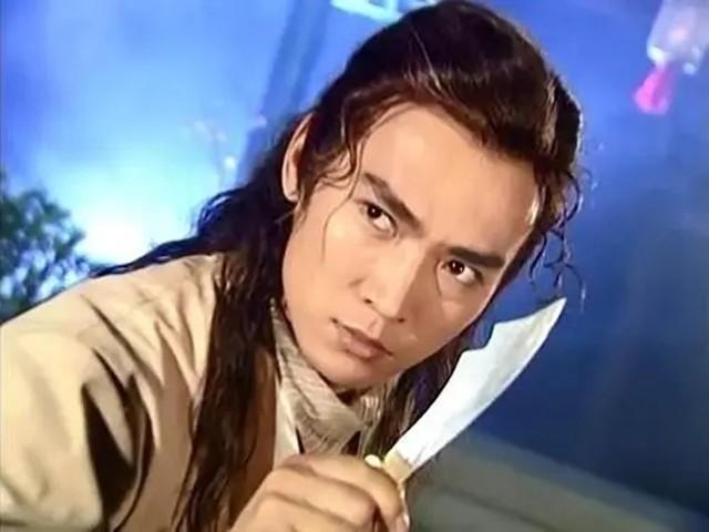 外界评价古龙：“身高156公分，头大如斗，其貌不扬”