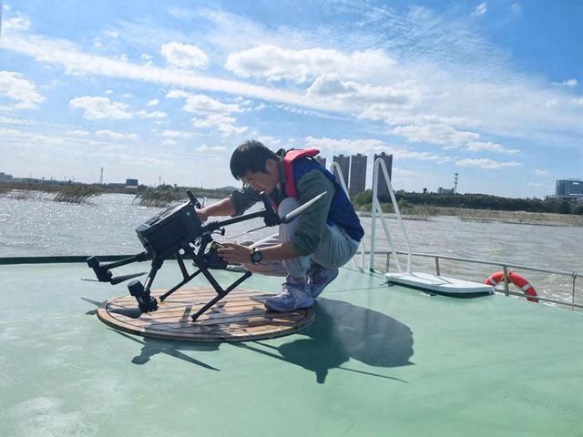 低空经济火爆催生100万无人机操控员缺口!月薪可过万,有美团骑手转岗飞手