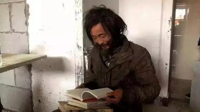 流浪大师沈巍:退网后变身专家,跟女粉丝关系亲密却不承认