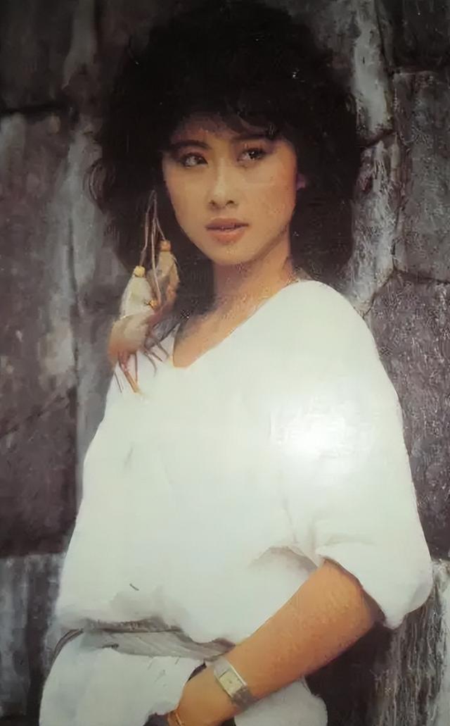 叶倩文:嫁给大14岁的林子祥,结婚28年无儿无女,61岁已经白头