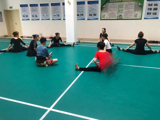 乳山滨海新区（银滩旅游度假区）卓姿舞蹈队：衣袂飘飘 舞出绚丽多彩人生