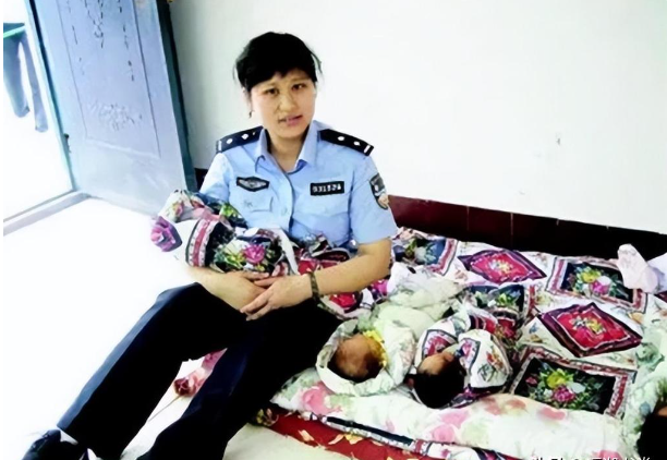 16年前,汶川女警揭衣露乳哺育9婴,归来连升四级,最后结局泪目
