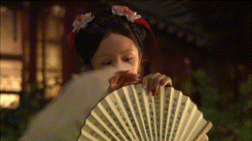 五版晴雯撕扇,有人在撕扇,有人像大小姐,有人像凶婆娘?