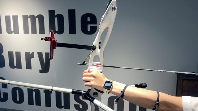 射箭开弓时握弓不稳摇晃，弓箭握弓的正确动作是什么？