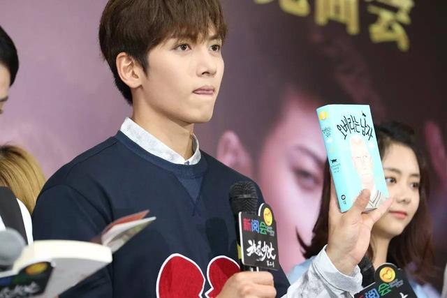 被偶像公主抱是什么滋味?旋风一般的感觉~