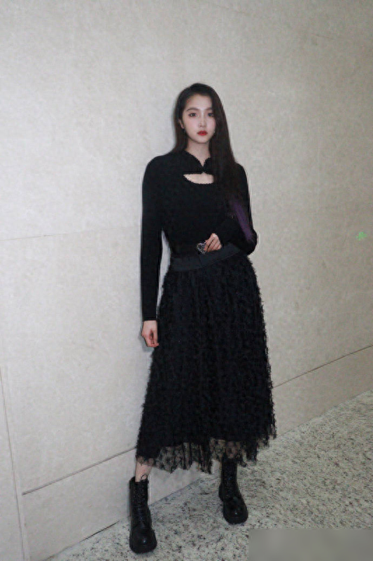 关晓彤和唐嫣《王牌对王牌》妆容大比拼，仙女VS大嫂，谁更吸睛？