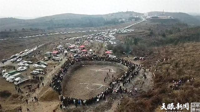 惠水苗族同胞载歌载舞过新年