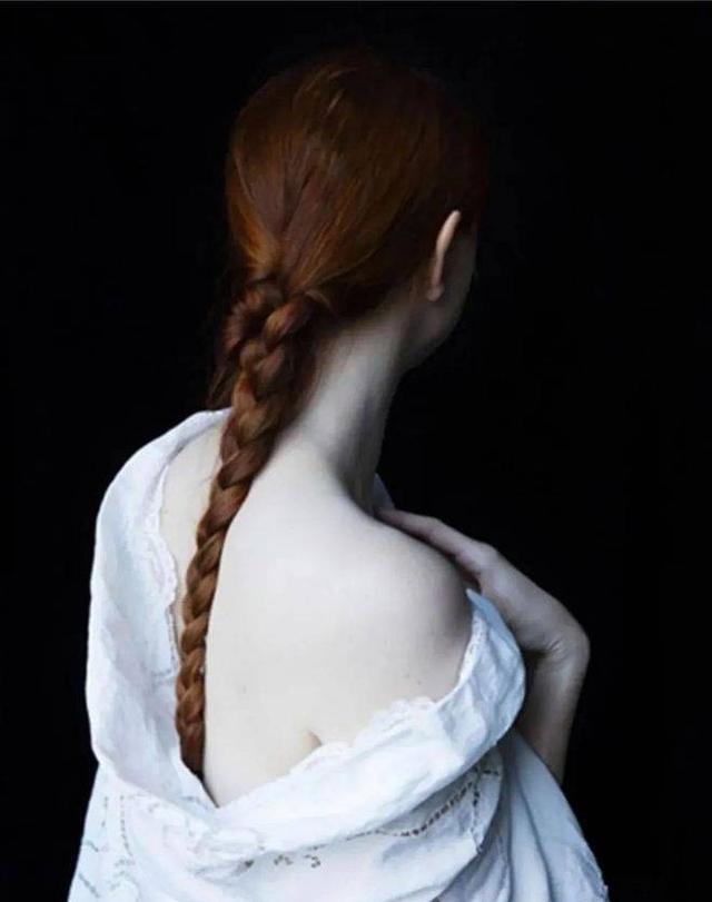 荷兰女摄影家卡拉的极品新人体艺术，性感、冷艳