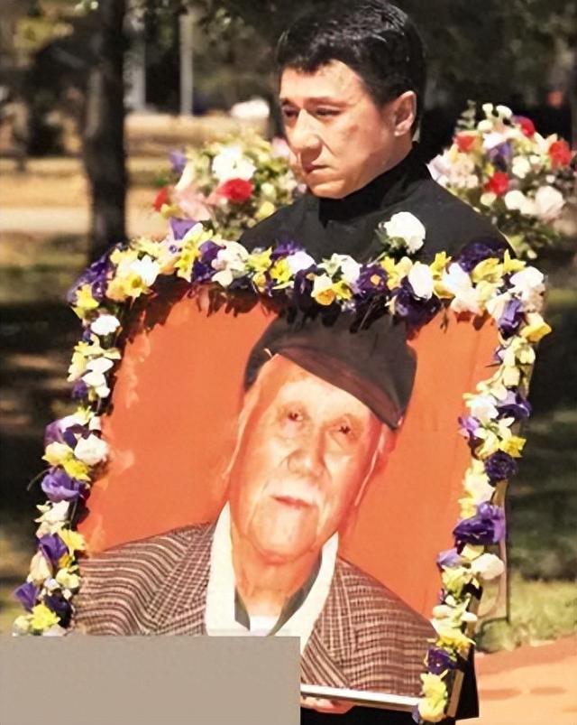 成龙原名陈港生,为何儿子姓房?这其中又有怎样的故事?