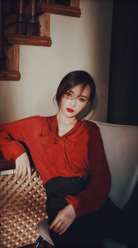 关晓彤和唐嫣《王牌对王牌》妆容大比拼，仙女VS大嫂，谁更吸睛？