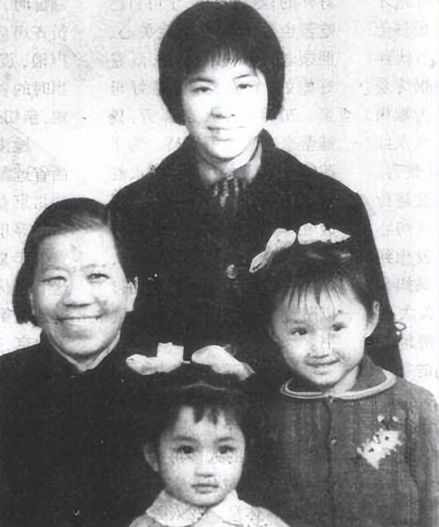 “甜歌皇后”杨钰莹：事业巅峰因与富二代恋情退圈，今53岁仍单身