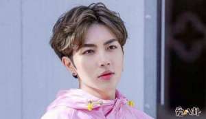 秦奋觉醒东方(秦奋个人资料是富二代吗 口红王子秦奋有女朋友吗怎么火的)