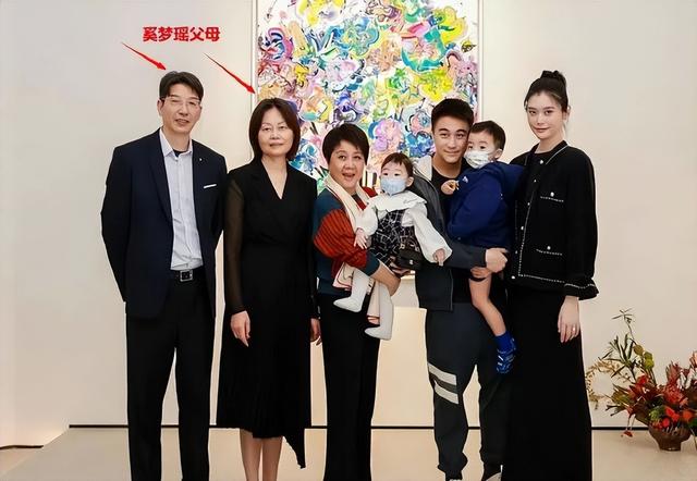 赌王三房前儿媳齐娇状态好,前婆婆独宠两个孙女,过幸福名媛生活