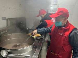 李明文(每天三小时 “爱心粥屋”温暖人心)