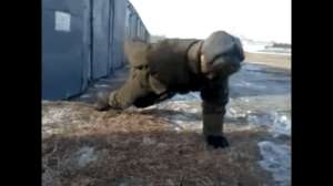 打屁股大赛(让猛男们“脸红心跳”的多人运动——扇耳光)