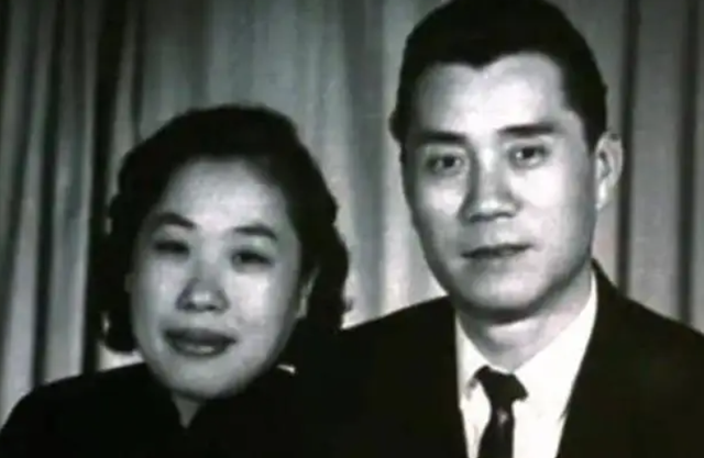 成龙原名陈港生,为何儿子姓房?这其中又有怎样的故事?