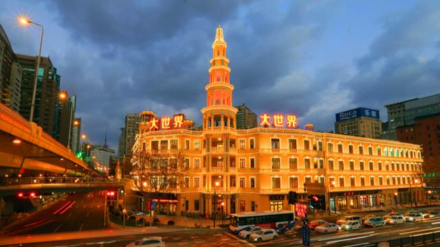 城市即舞台：文化资本、情绪消费与演艺经济