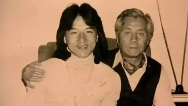 成龙原名陈港生,为何儿子姓房?这其中又有怎样的故事?