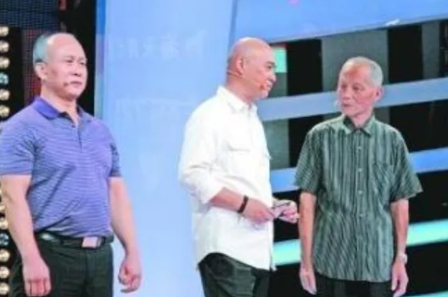 成龙原名陈港生,为何儿子姓房?这其中又有怎样的故事?