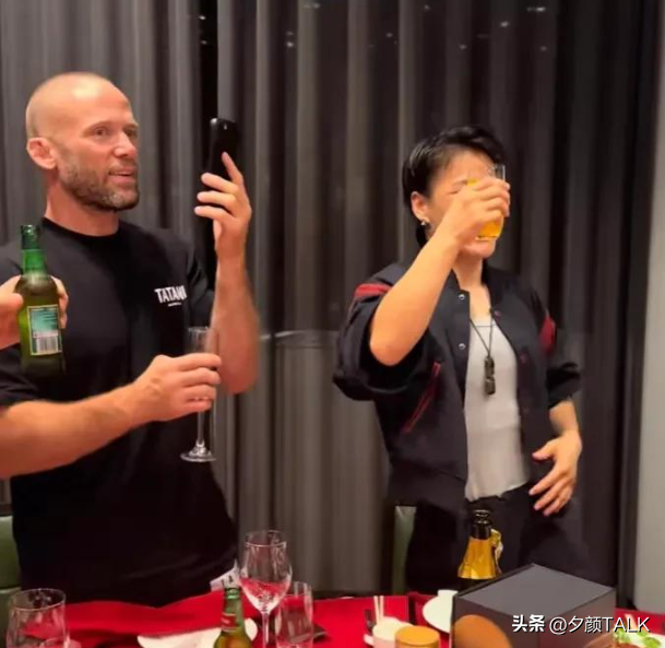 卫冕冠军后,张伟丽在悉尼参加庆功宴,网友说杰森斯坦森也来了