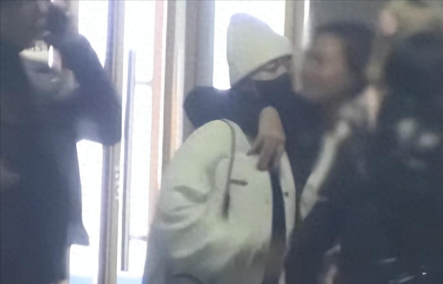 吴谨言挺着孕肚“骑虎难下”：证据越来越多，生怕成为第二个张檬