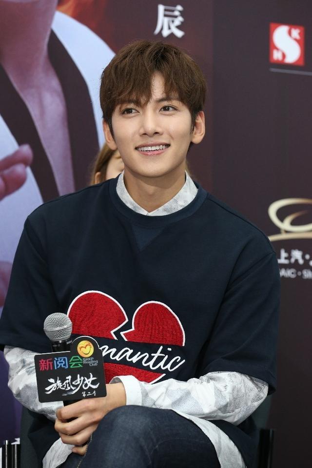 被偶像公主抱是什么滋味?旋风一般的感觉~