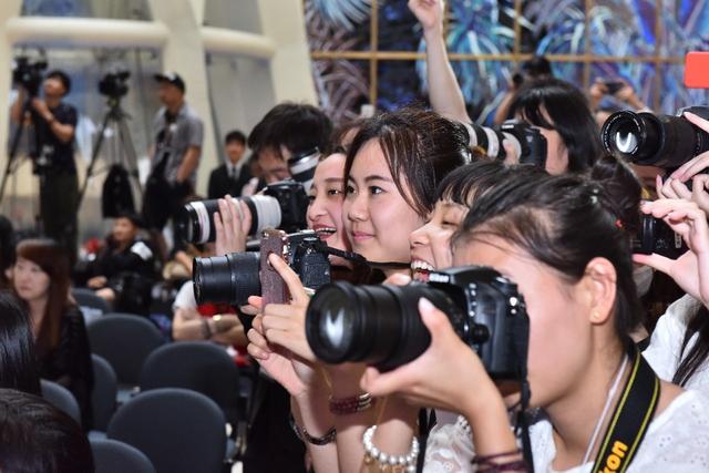 被偶像公主抱是什么滋味?旋风一般的感觉~