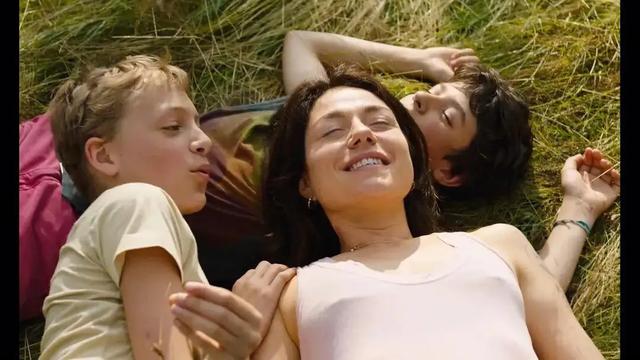 《亲密》：亲密关系的复杂性与挑战