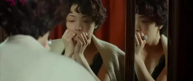 《喜宝》原著:离婚20年后跳楼自杀,她撕开了单亲妈妈最苦一面