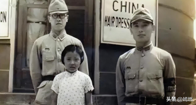 罕见照片：日本女人竟如此开放大胆，女学生脱光衣服全身赤裸上课