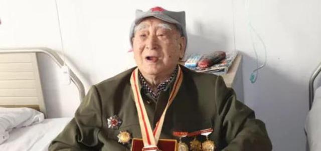 1943年八路军政委秦光重伤，心生一计倒地装死，成功躲避日寇搜查