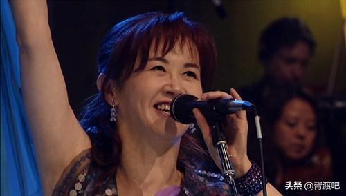 她是日本人却撑起了半个华语乐坛，所创歌曲前无古人难有后来者