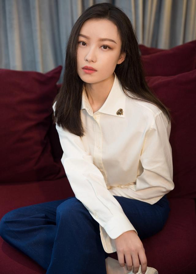 32岁的倪妮,花10年自救已成功一半,只因报恩张艺谋被连累