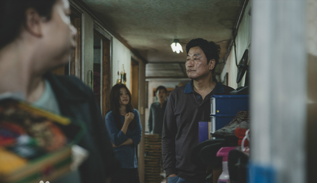 《寄生虫》：一部叩击时代的黑色寓言，如何引领未来电影创作潮流