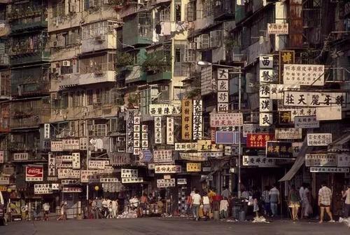 香港“棺材房”——繁荣景象背后的荒芜,网友称:令人窒息
