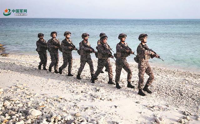 守礁官兵踏上极寒之地:不一样的巡逻路,一样深沉的爱