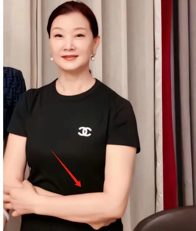 58岁宋祖英近况罕见曝光：住北京豪宅，身材丰腴，皮肤光滑不显老