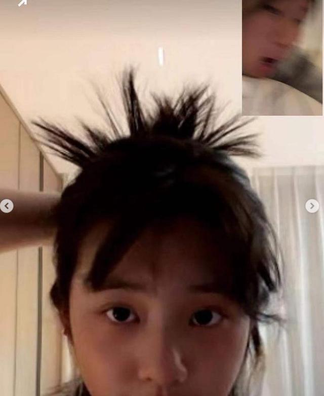 黄多多深夜抹红唇自拍,16岁的她打扮越来越成熟,个性十足