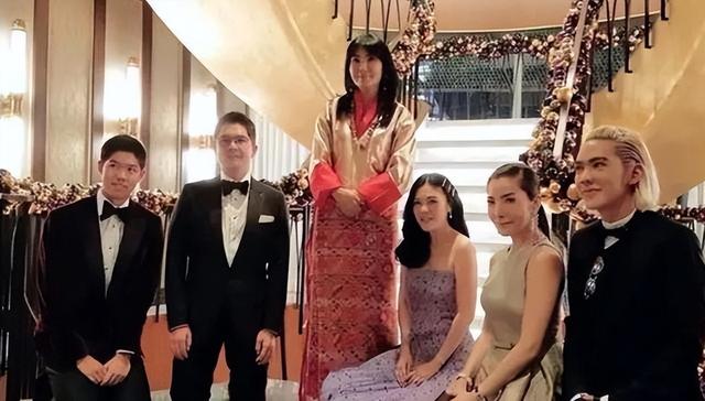 不丹老国王好福气：娶4位亲姐妹为妻，4位王母凤眼迷人比佩玛还美